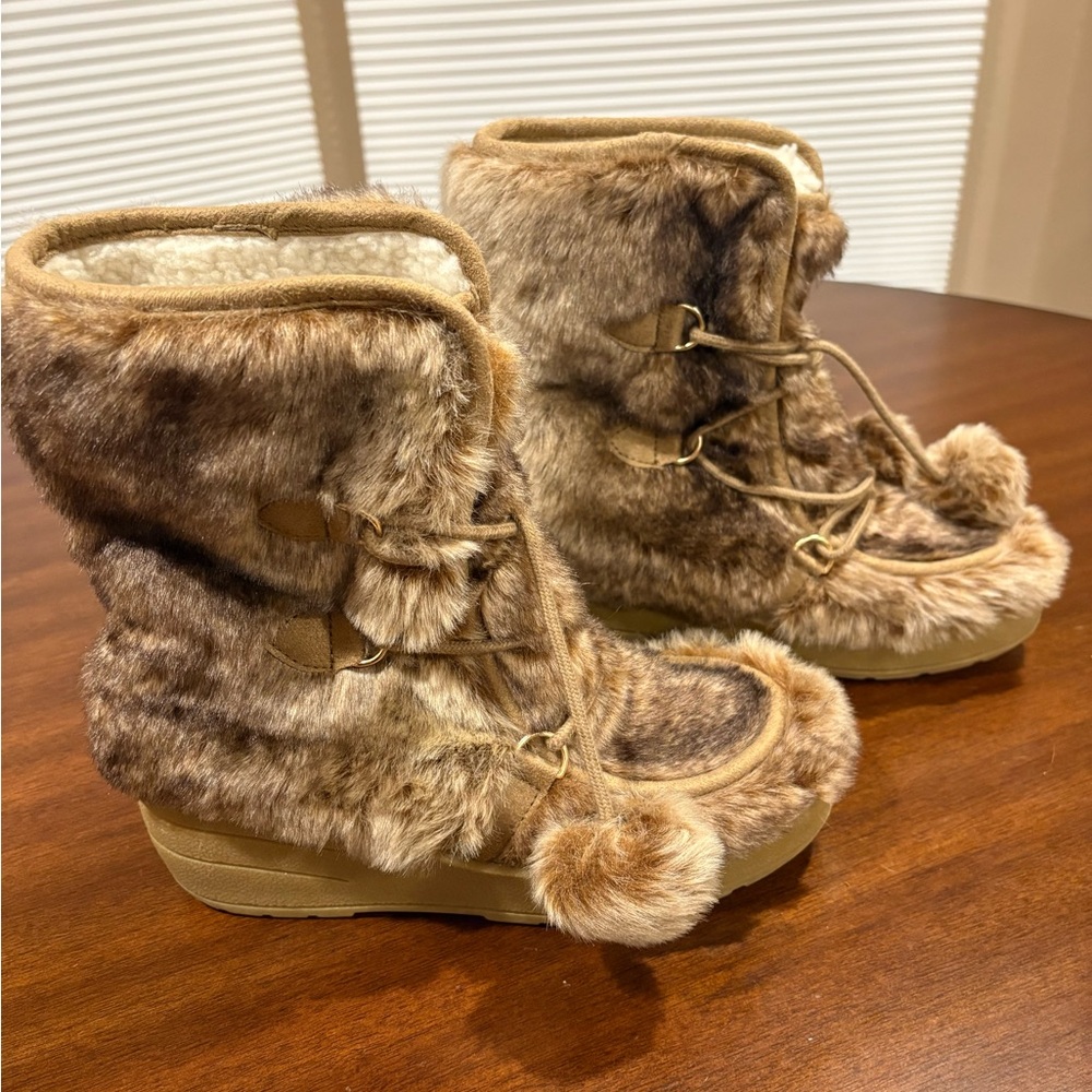 CANYON RIVER BLUE 1987 VINTAGE Brown Bigfoot Faux Fur Luxe Comfort Pom Pom Boots